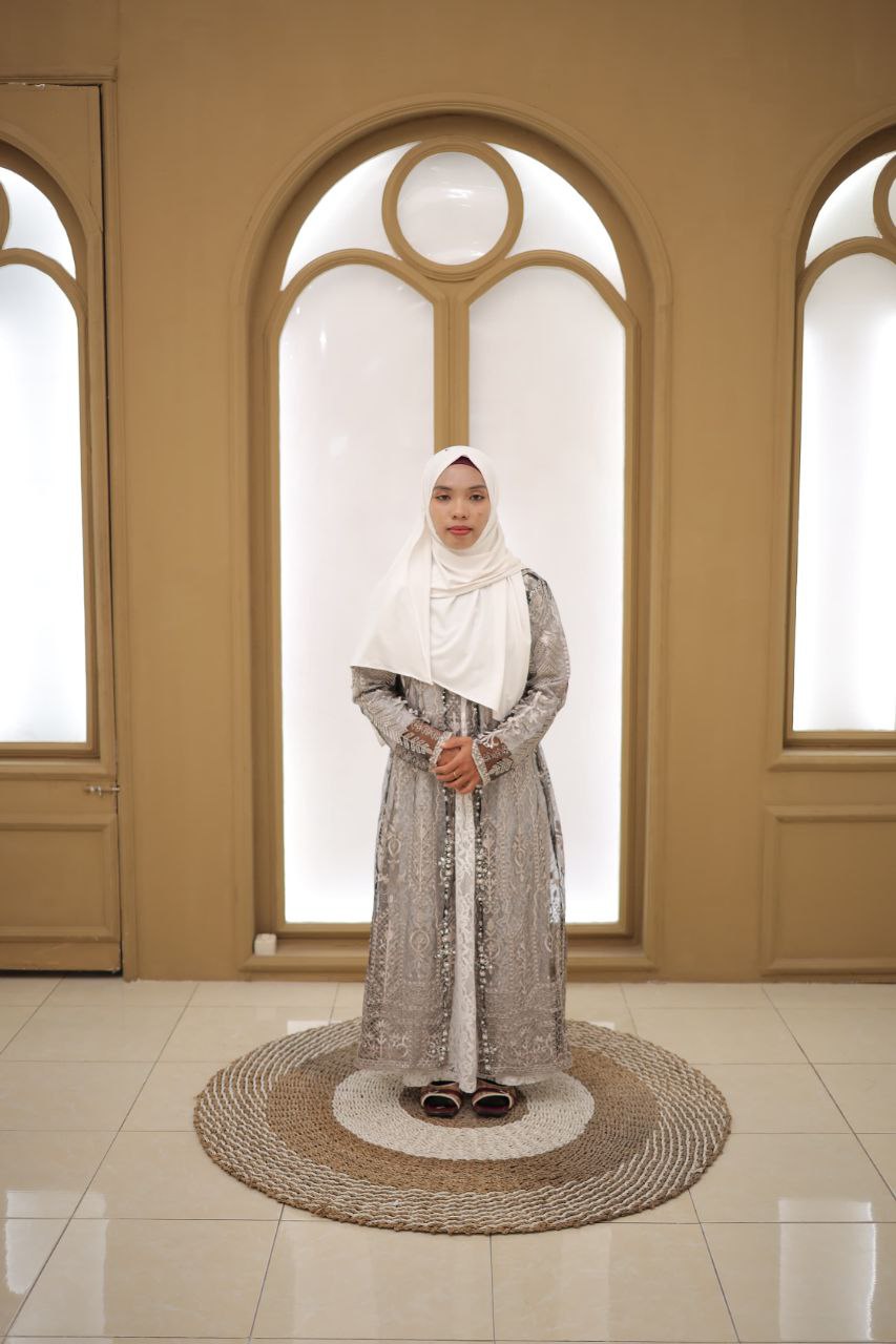 photo 6158962920868922653 y