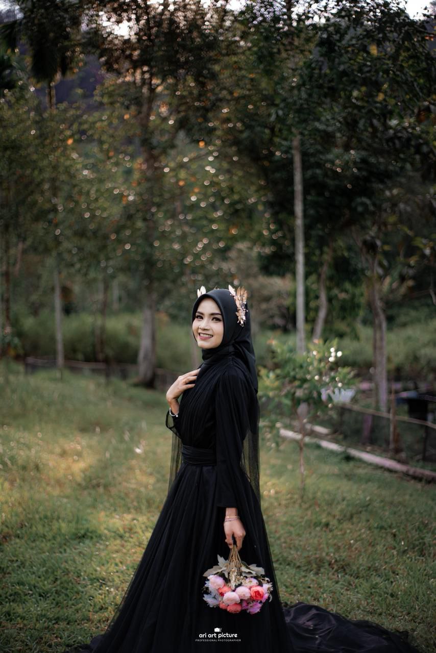 photo 6314400553273854795 y